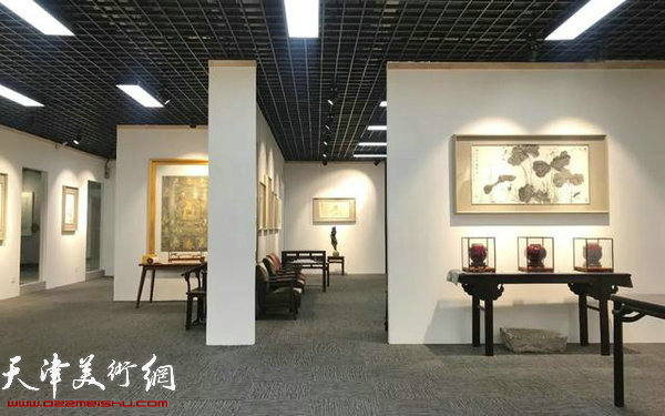 德宝拍卖俱乐部王若作品展布展现场