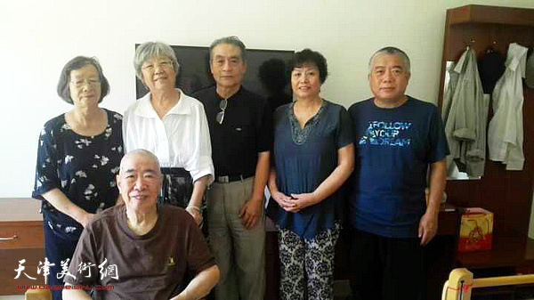 2018年8月，王书朋、左建华、何莉、万栩到康宁津园养老院看望邓家驹。