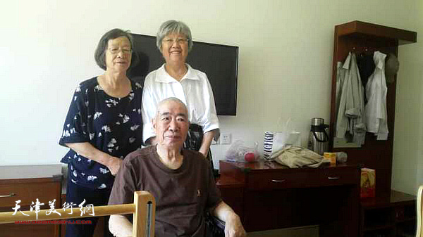 2018年8月，左建华到康宁津园养老院看望邓家驹、徐礼娴。