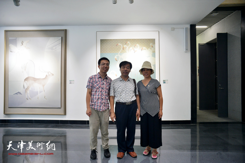 王宏志在天津现代美术馆。