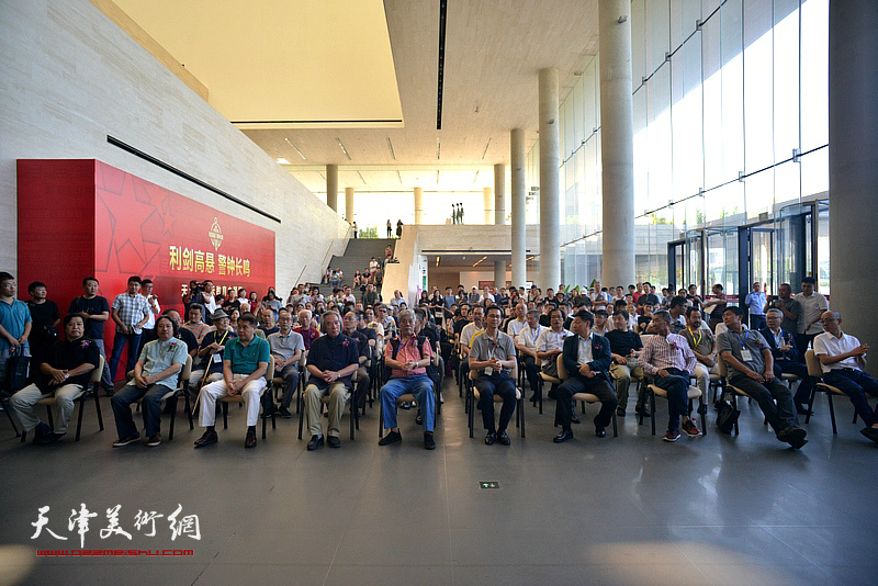 花间逸趣·当代中国花鸟画系列展在天津美术馆开幕