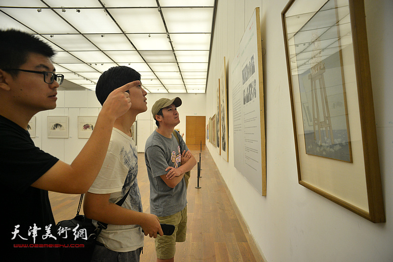 花间逸趣·当代中国花鸟画系列展在天津美术馆开幕。