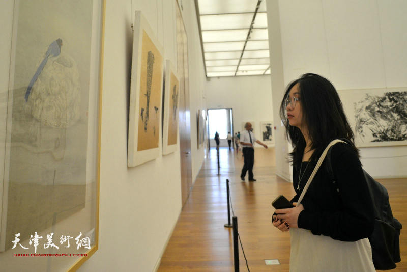 花间逸趣·当代中国花鸟画系列展在天津美术馆开幕。