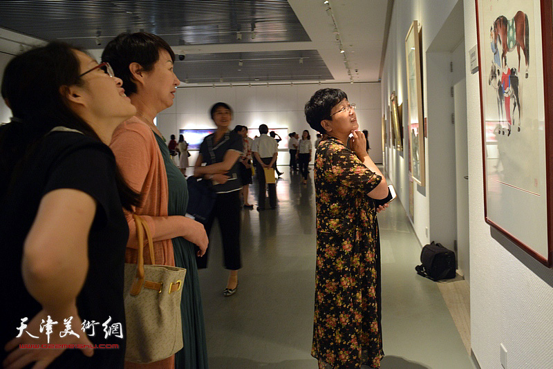 民盟天津市委会纪念改革开放40周年美术作品展现场。