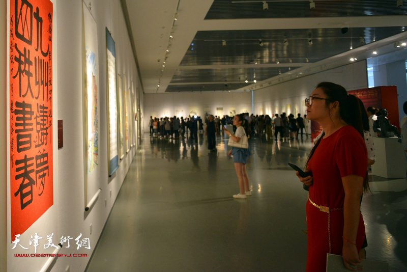 民盟天津市委会纪念改革开放40周年美术作品展现场。