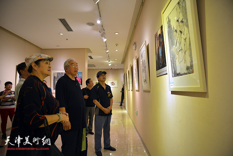 “集萃丹青”天津名家作品展在北京保利艺术中心开幕。