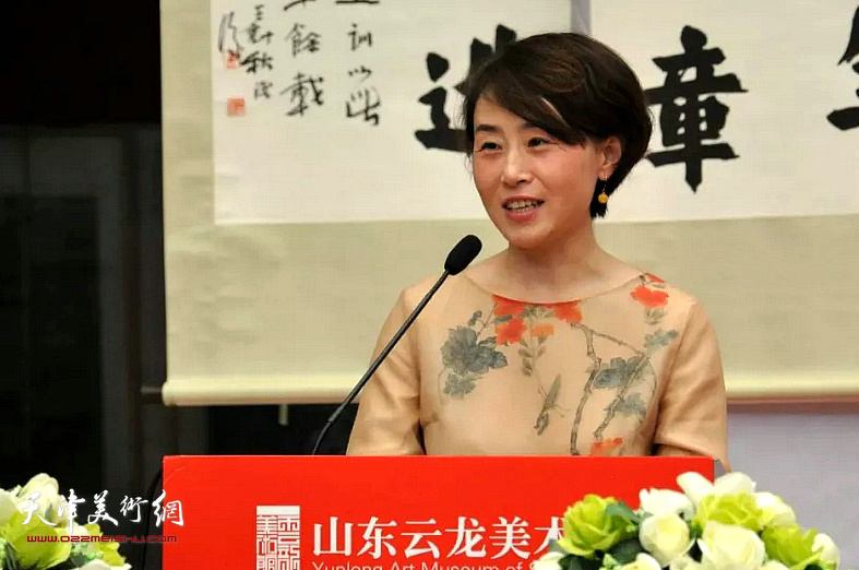 山东云龙美术馆馆长张弘玮主持开幕式