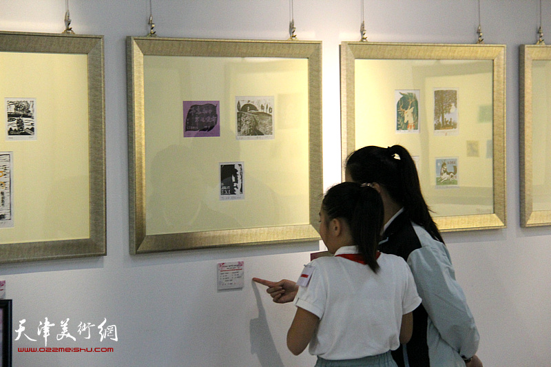 第七届天津市河西区中小学师生藏书票作品展现场。