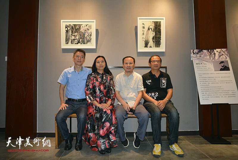 张立涛、顿子斌、蔡芷羚、林锦彬在展览现场。