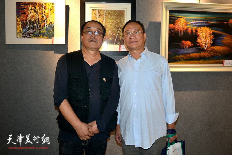 王平、吕志高在画展现场。