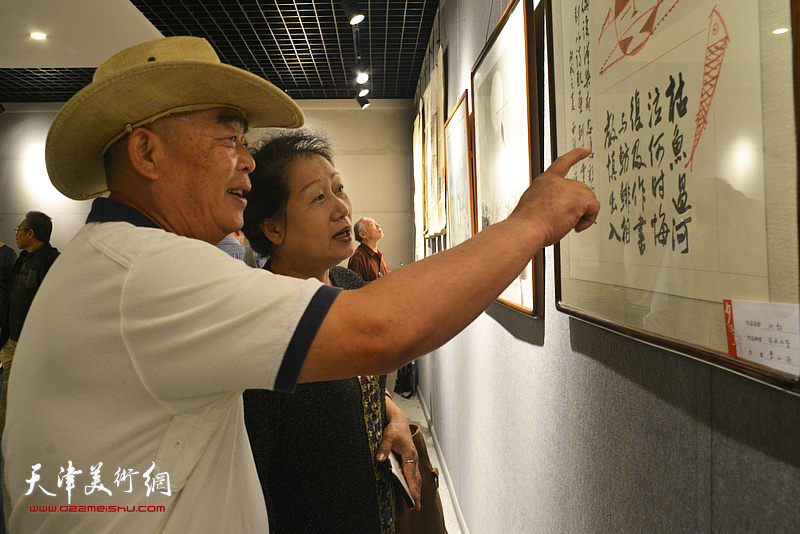 “夕拾朝花——天津工艺美院616艺术沙龙美术及设计作品百人展”现场。