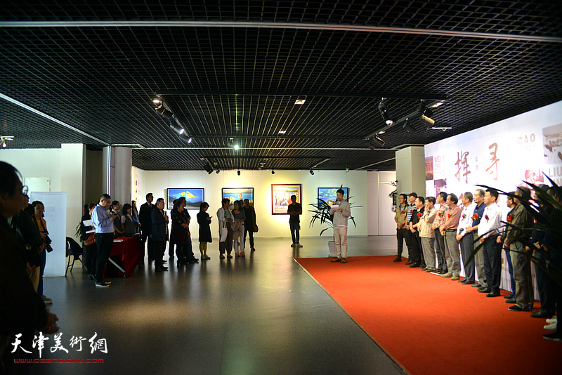 “挥彩寻道——京津六画家油画展”在天津空港经济区文化中心综合展厅开幕。