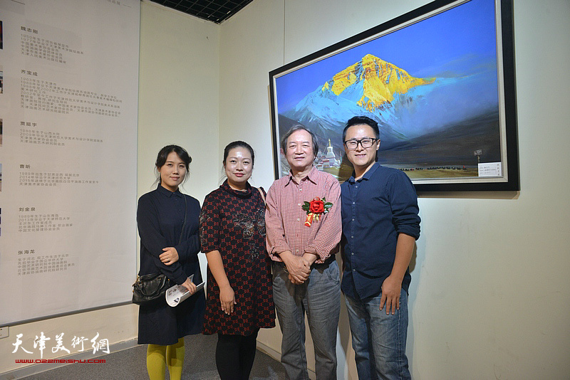 魏志刚、袁金荣、田殿卿、刘珂在画展现场。