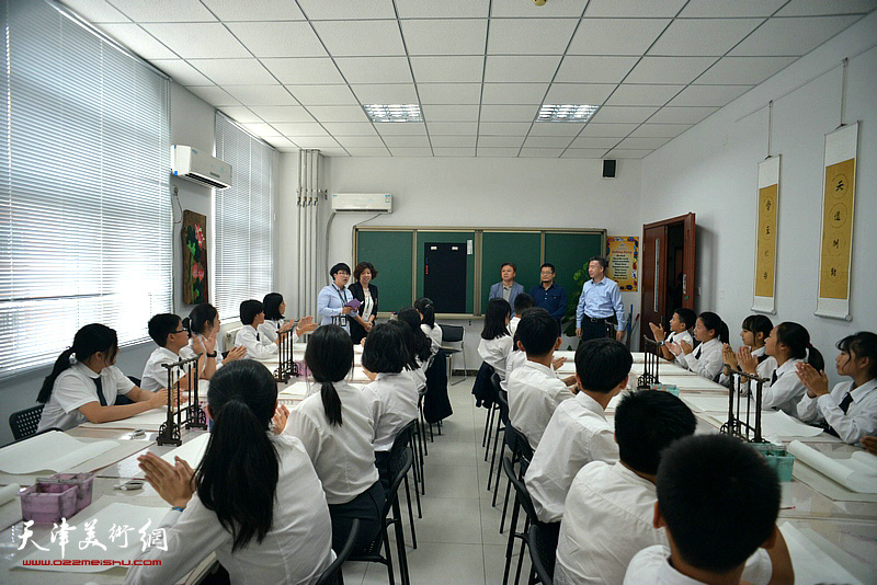 著名书法家杨建君在华苑枫叶学校举办公益讲座
