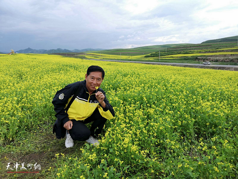 钱桂芳在采风途中