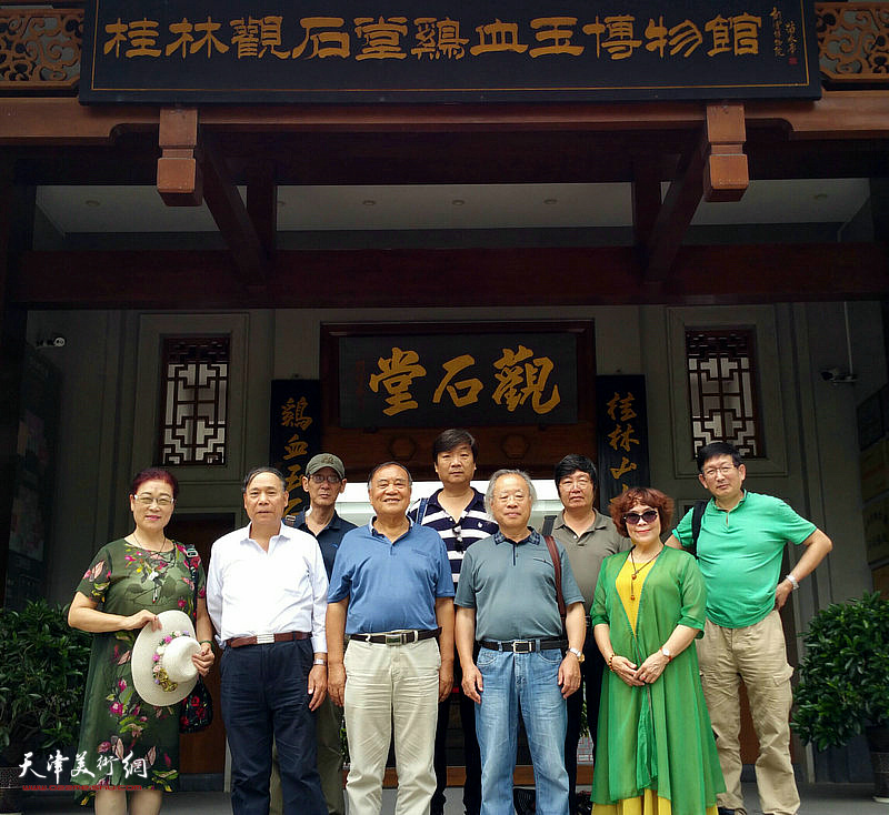 天津书画家在采风写生活动途中