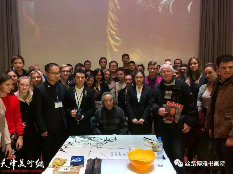 霍春阳在“中国画精神的内涵”讲座现场。