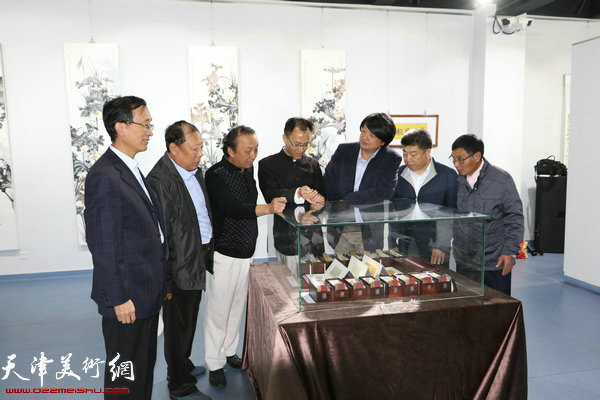 “恒安标准中国梦·王炯智书画篆刻艺术展”展览现场。