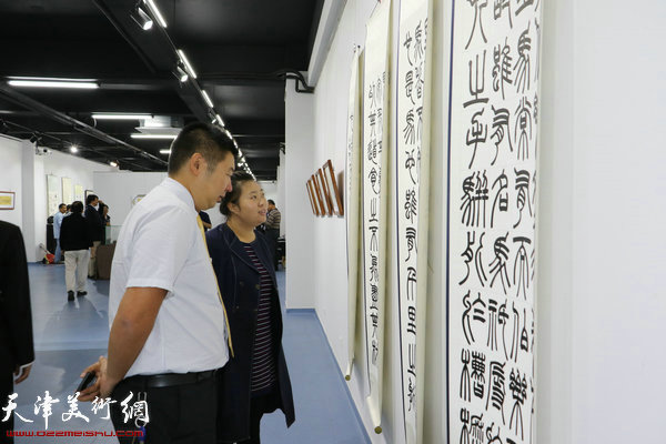 “恒安标准中国梦·王炯智书画篆刻艺术展”展览现场。