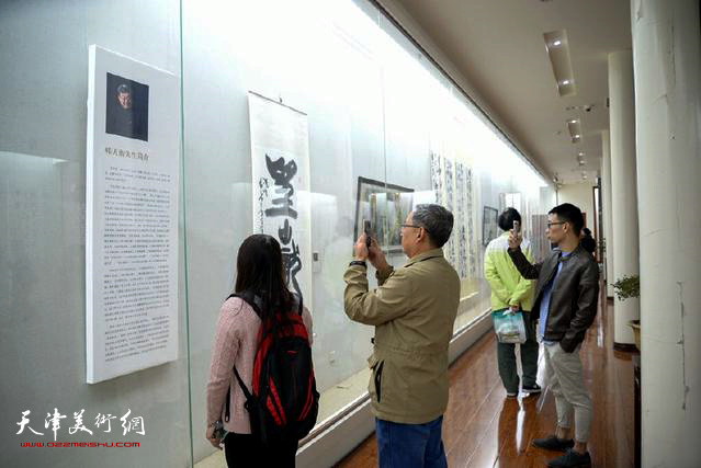 《杜诗雅韵》韩天衡师生作品邀请展在中国书法馆开幕。