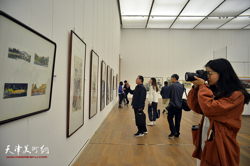 津和情-大美和田美术书法摄影展现场。