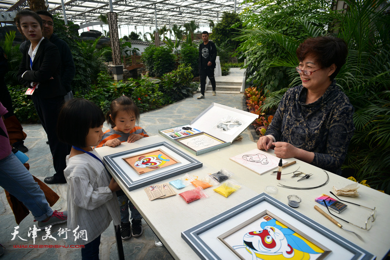 “六小龄童艺术馆”开馆落成仪式现场。