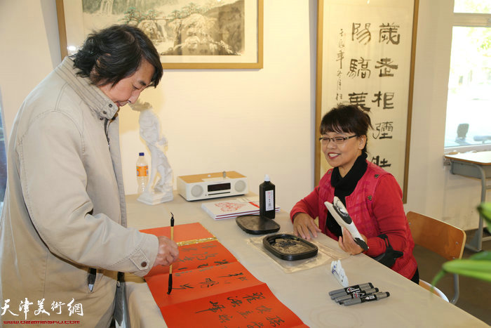 天津财大艺术学院张明光教授出席画展