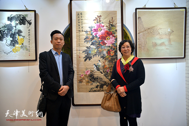 冯字锦、李祥利在画展现场。