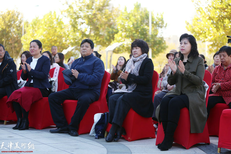 五省区市群众美术书法摄影优秀作品巡回展天津站开幕仪式。