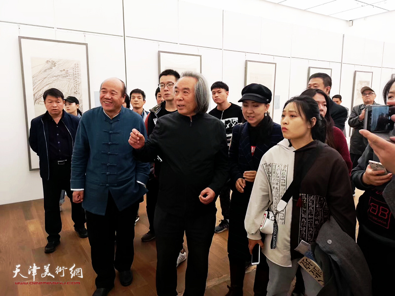 霍春阳观看孟庆占书画作品展 勉励孟庆占在艺术道路上奋力前行