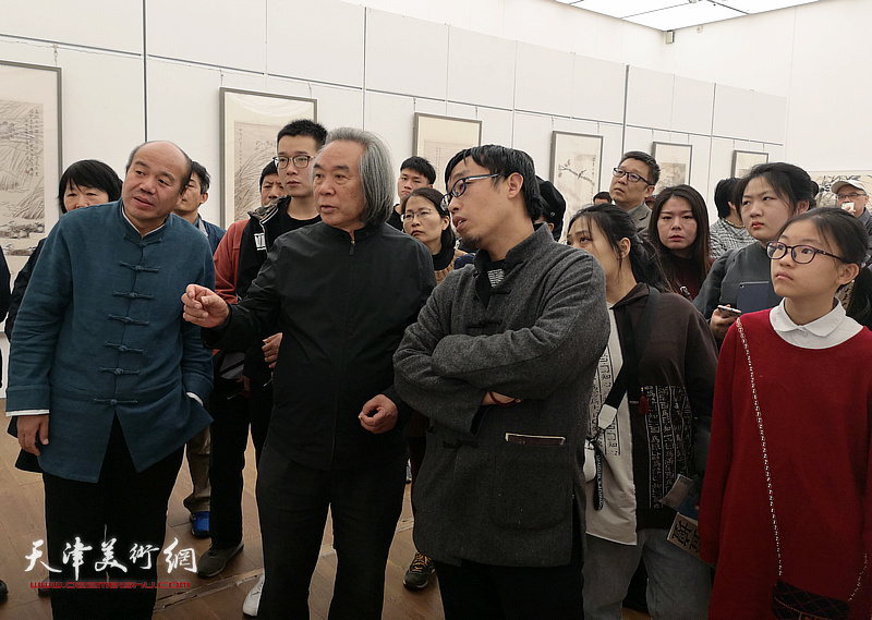 霍春阳观看孟庆占书画作品展，勉励孟庆占在艺术道路上奋力前行