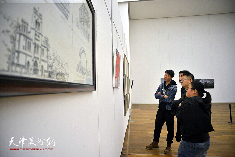 天津第九届青年美术节暨天津市青年美术书法作品展现场。