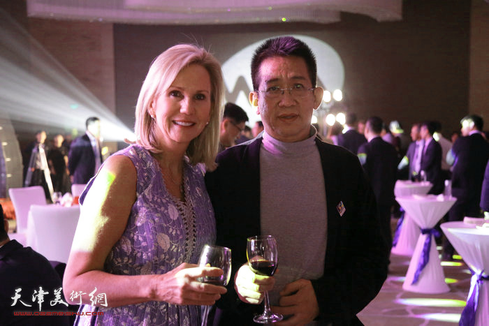 李毅峰与WTA赛事总裁米基·劳乐尔