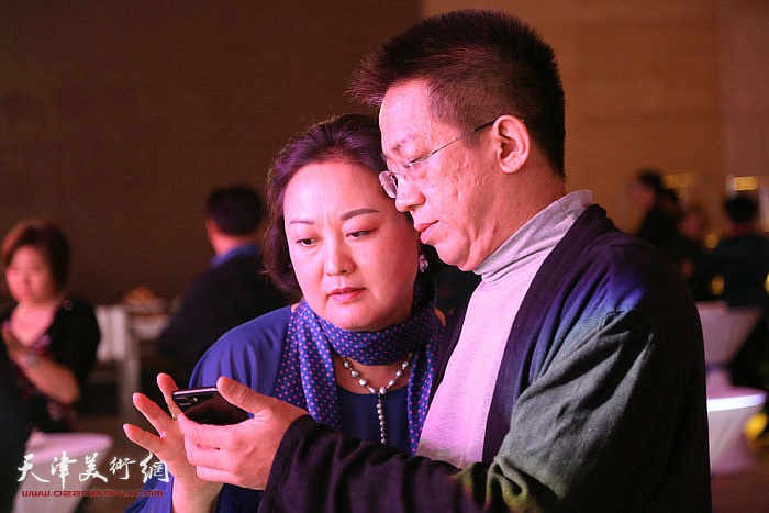 李毅峰、赵星夫妇在球员晚宴现场。