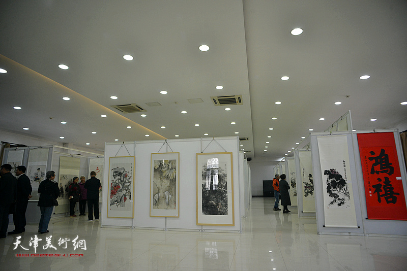 “新时代新征程一庆祝改革开放四十周年书画展”现场。