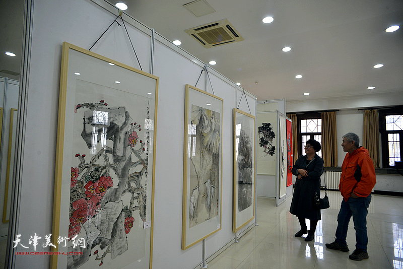 “新时代新征程一庆祝改革开放四十周年书画展”现场。