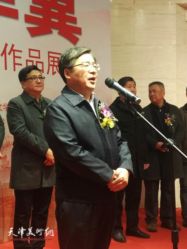 北京市委宣传部副巡视员梅松宣布展览开幕