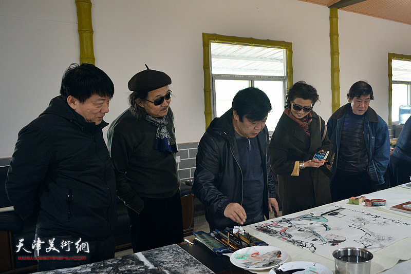李耀春、高原春、孙跃宇、陈学周在京津鲁书画名家交流会上。