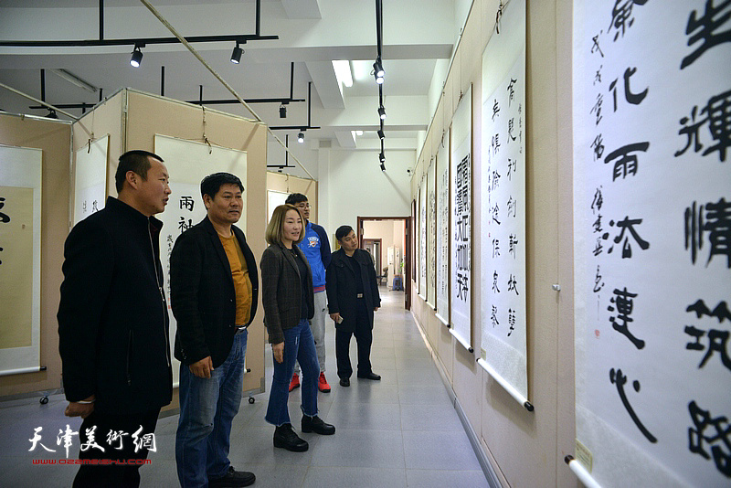 “弘扬宪法精神 建设法治津南”书画展现场。