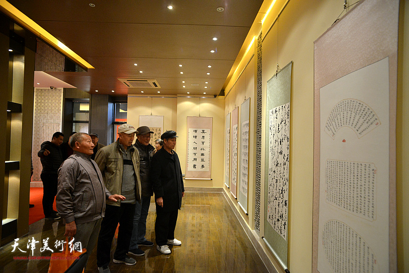 天津市书画艺术研究会庆祝改革开放四十周年书法展现场。