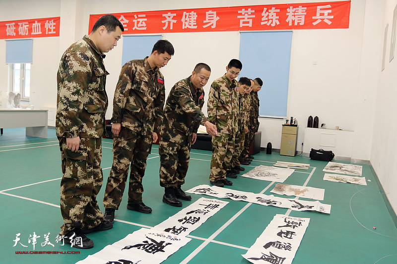 天津湖社画会书画名家走进塘沽消防大队