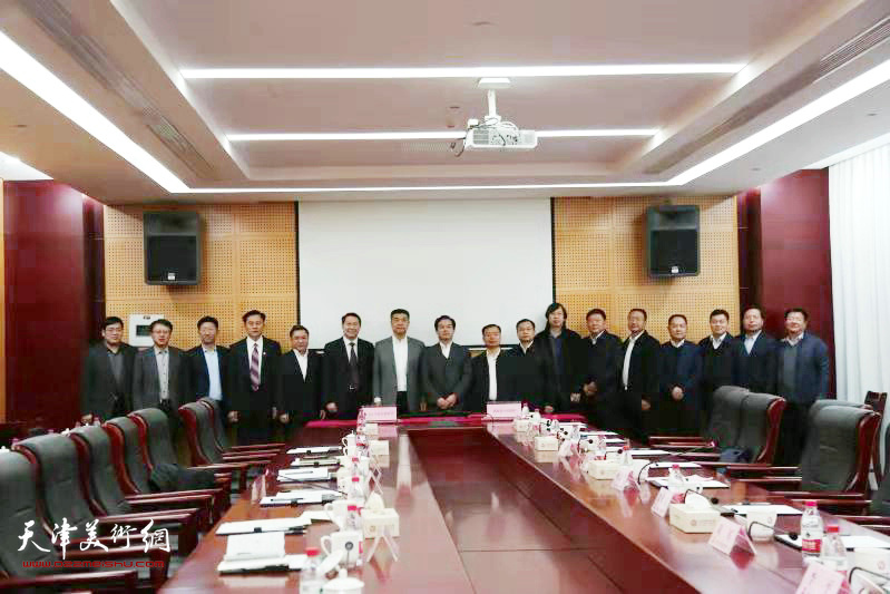 路洪明教授与山东土地发展集团、临朐县领导在签约仪式现场。