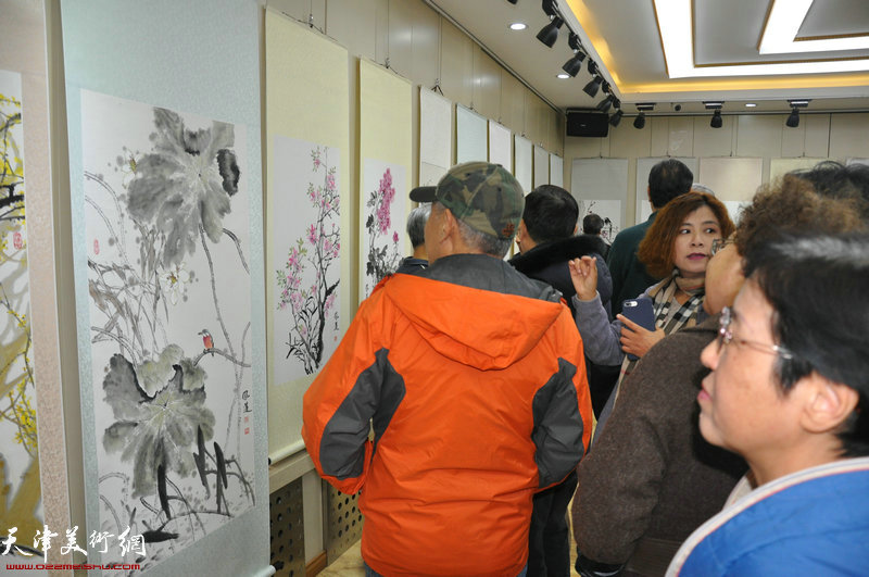 贾凤莲个人书画作品展在天津市和平区老干部局展出。