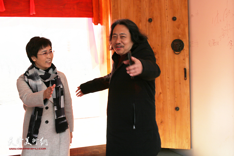 贾广健陪同永清县副县长李倩参观贾广健艺术院。