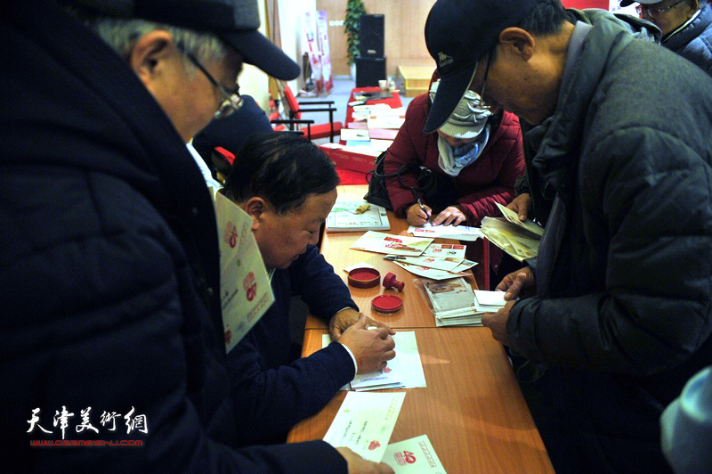 “不忘初心 筑梦前行”庆祝改革开放四十周年全国集邮文化展览现场。