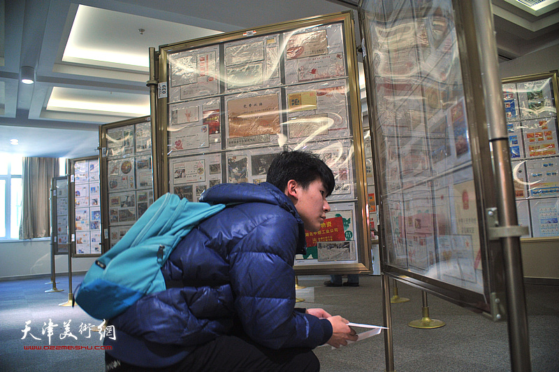 “不忘初心 筑梦前行”庆祝改革开放四十周年全国集邮文化展览现场。