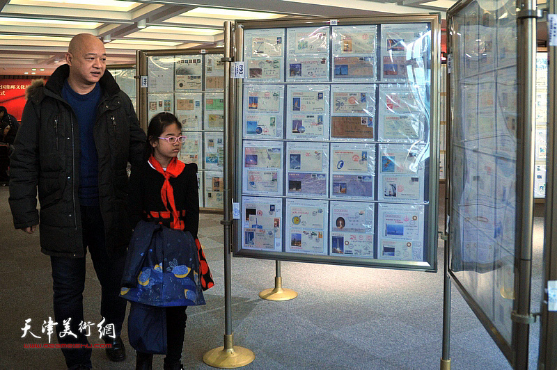 “不忘初心 筑梦前行”庆祝改革开放四十周年全国集邮文化展览现场。