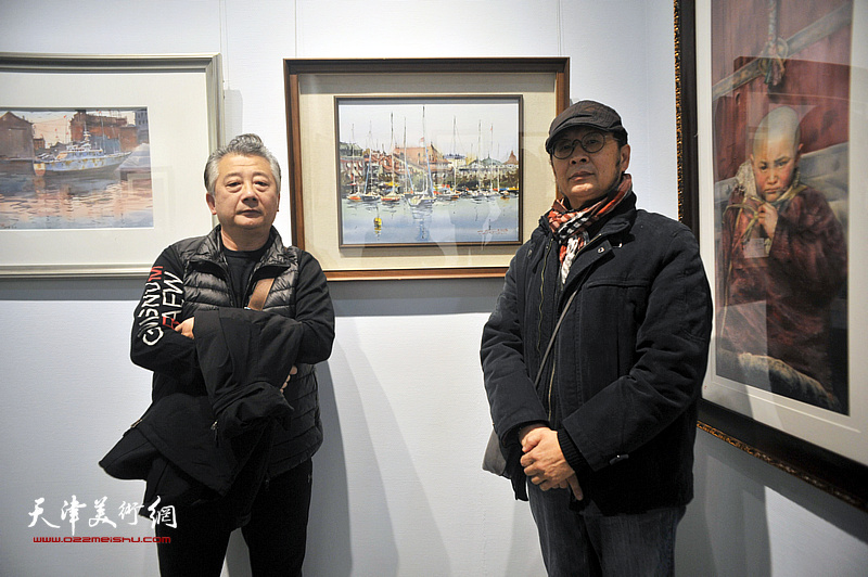 左起：沙志国、贾建东在画展现场