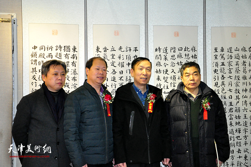 左起：杨健君、李锋、张建会、赵桂中在展览现场。