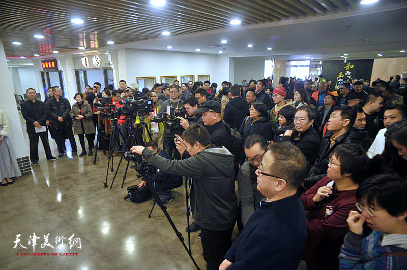 “和而不同·玉如人生”工艺美术大师作品展开幕仪式现场。